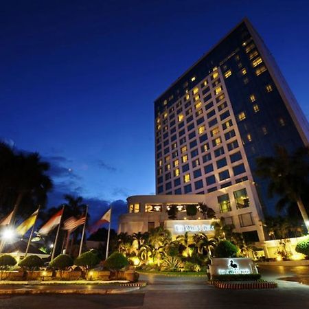 Marco Polo Davao Hotel Exterior foto The hotel at night