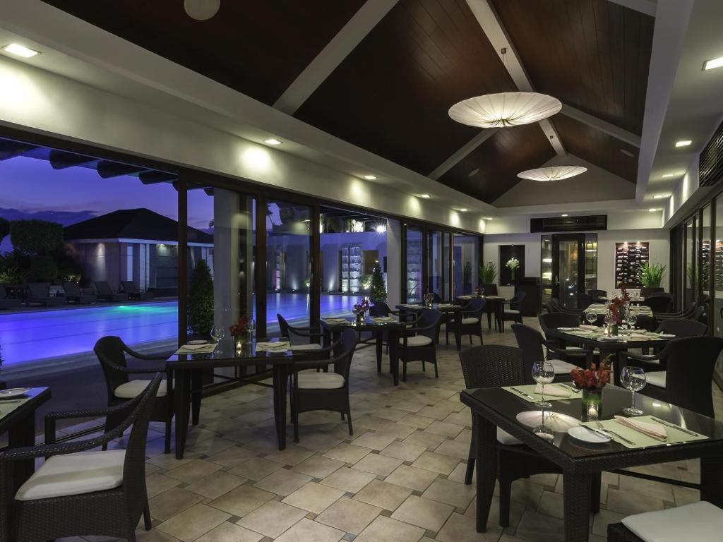 Marco Polo Davao Hotel Exterior foto The restaurant