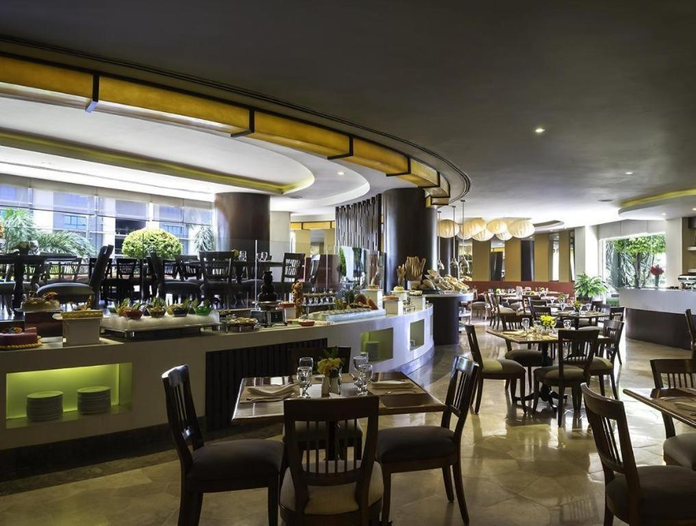 Marco Polo Davao Hotel Exterior foto The restaurant