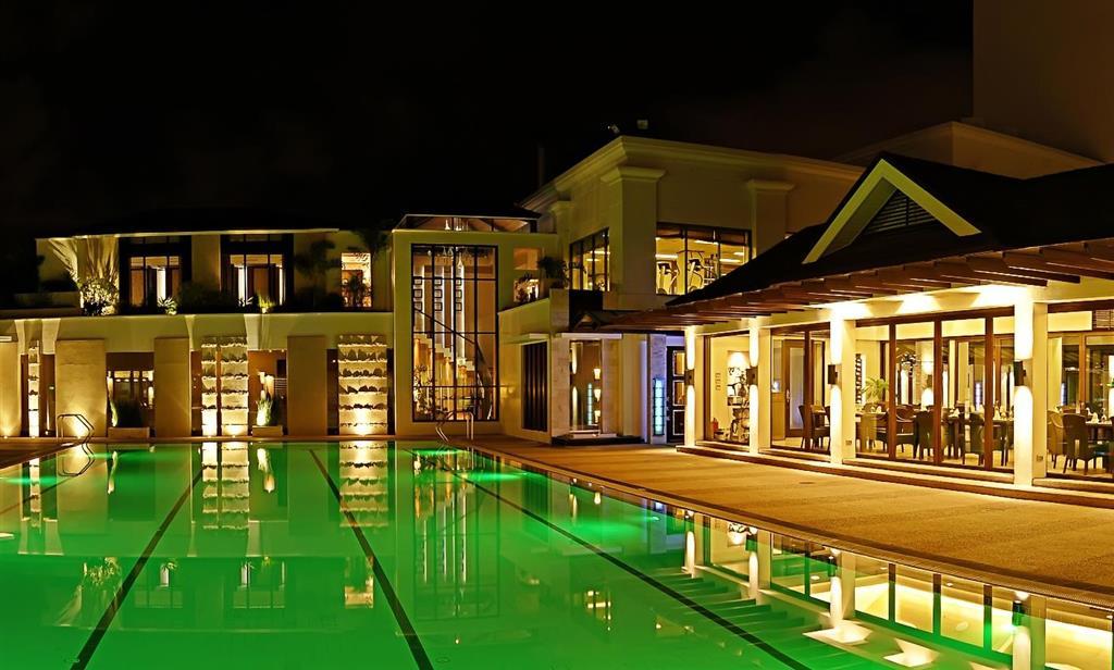 Marco Polo Davao Hotel Exterior foto The pool at the Royal Villa