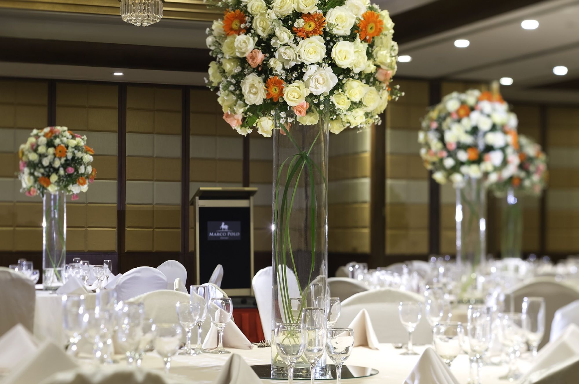 Marco Polo Davao Hotel Exterior foto A wedding reception at the Mandarin Oriental, Bangkok