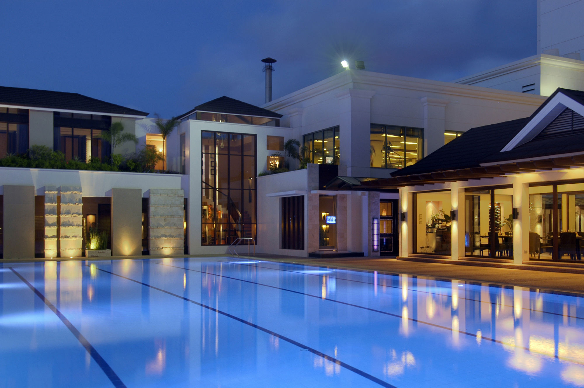 Marco Polo Davao Hotel Exterior foto The swimming pool at the Four Seasons Hotel, Nairobi